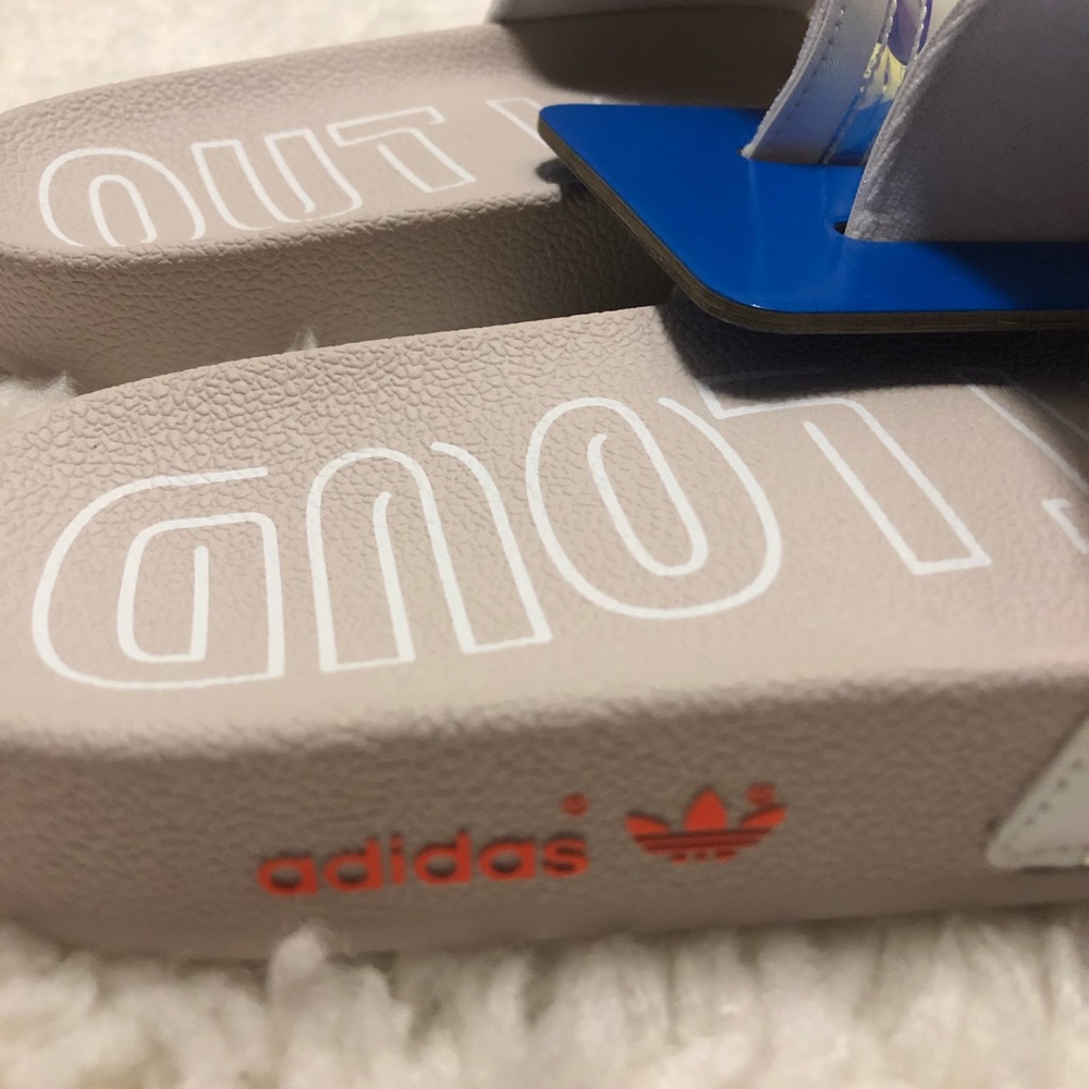 Women’s Adidas Adilette Size 9 - Picture 5 of 6